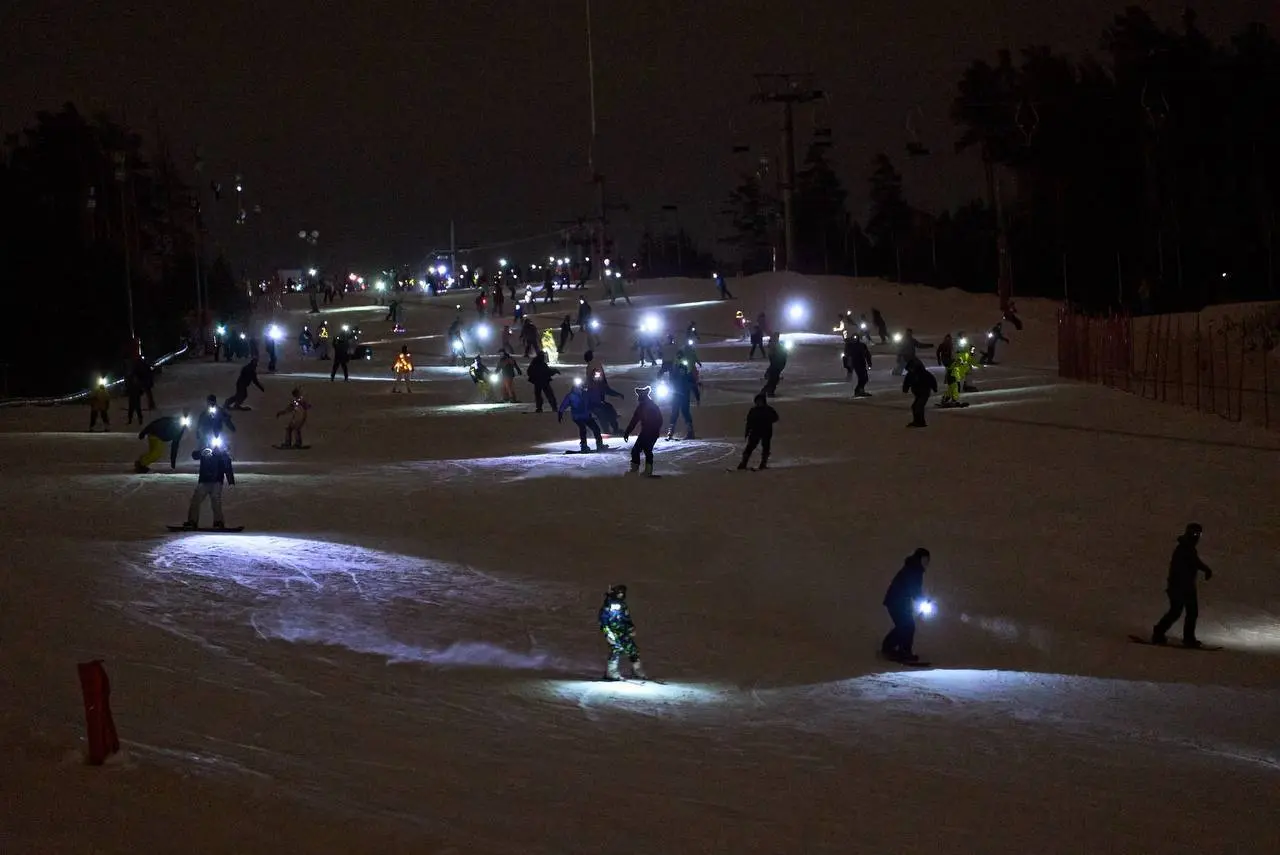 Спуск с горы на Уктусе с фонариками