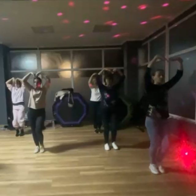 Занятие по бачате женский стиль