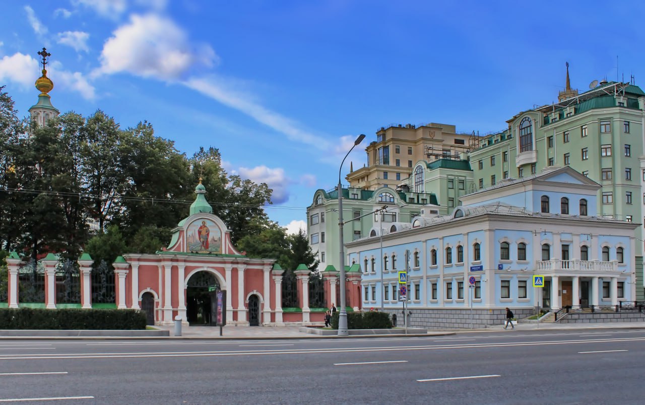 Пешеходная экскурсия Большая Якиманка и окрестности 12+