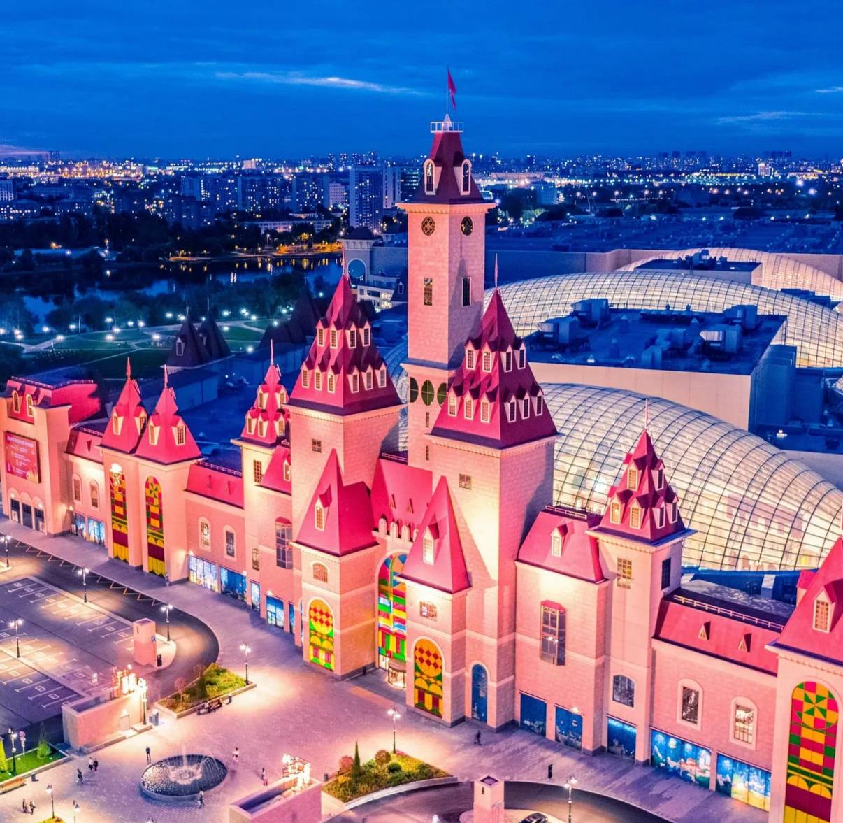 Парад героев и цирковых артистов