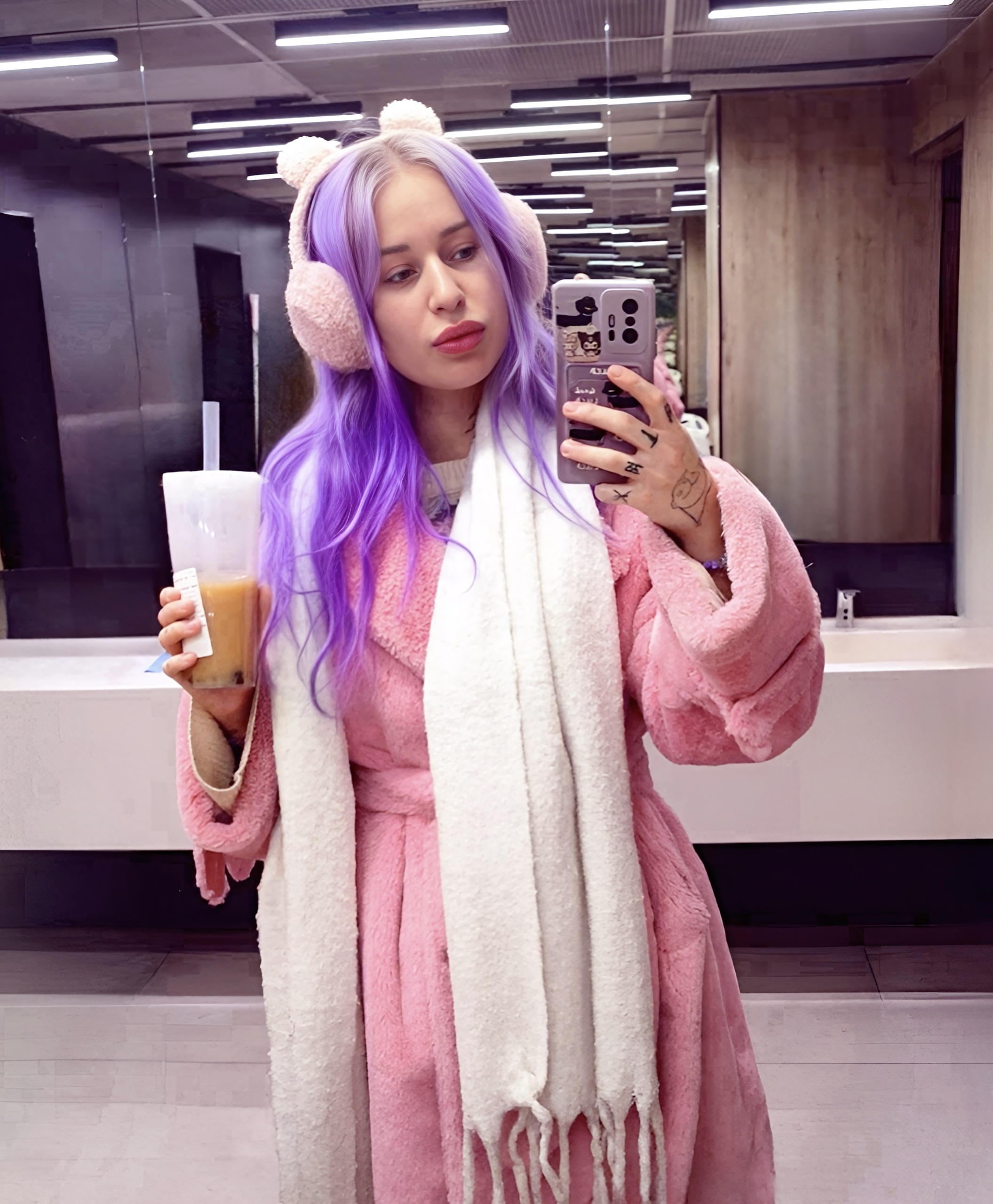 Выставка необычной живописи художницы VANILINA в AVART