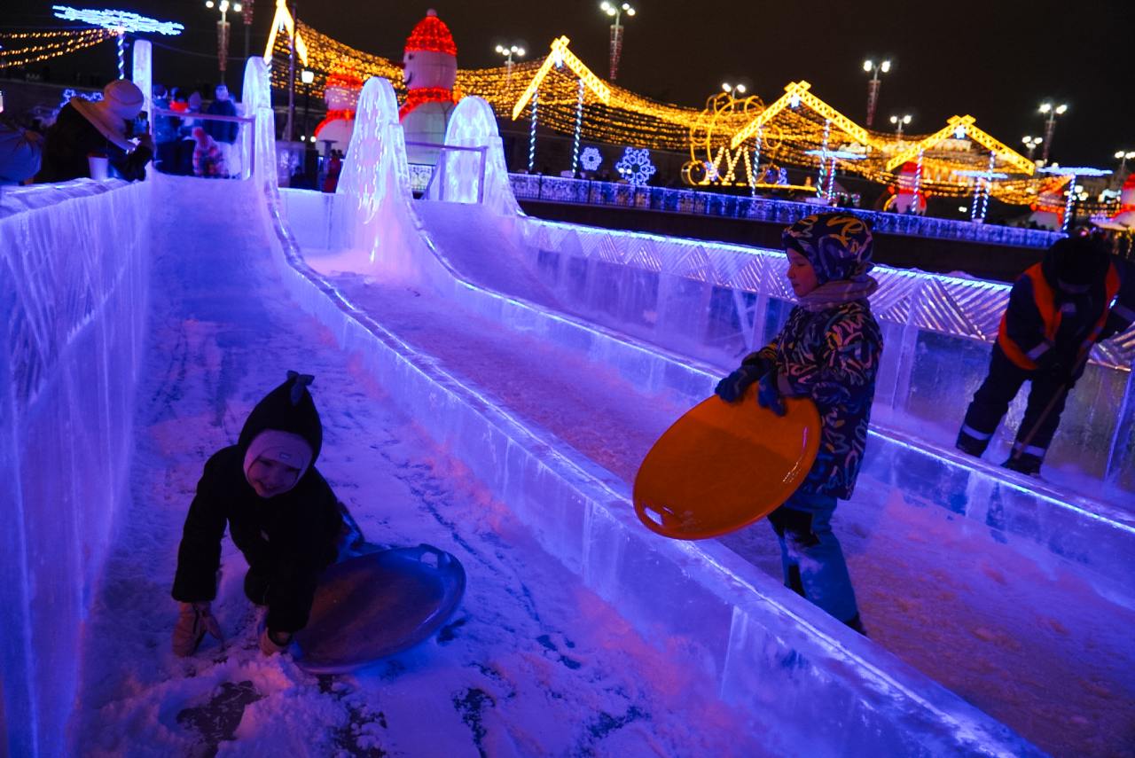 Ледовый городок на Плотинке