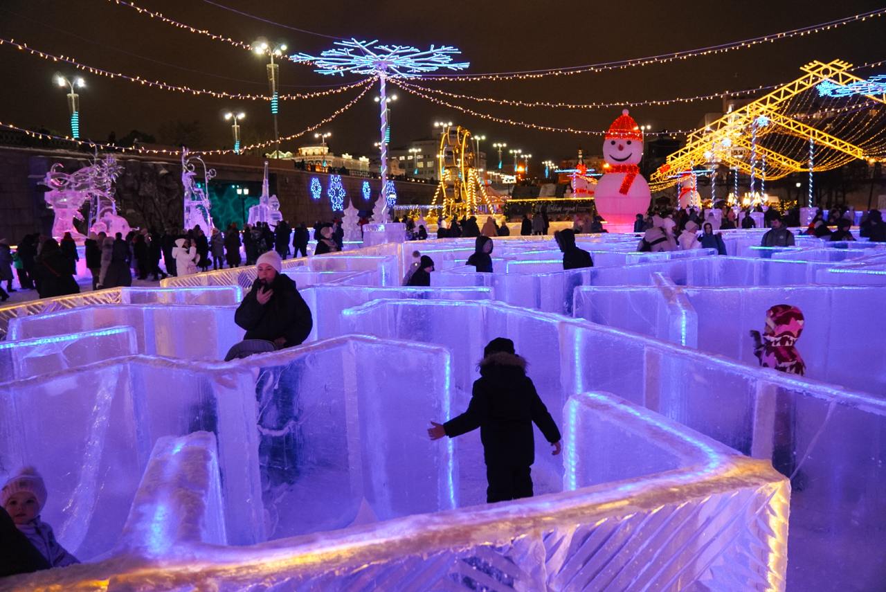 Ледовый городок на Плотинке