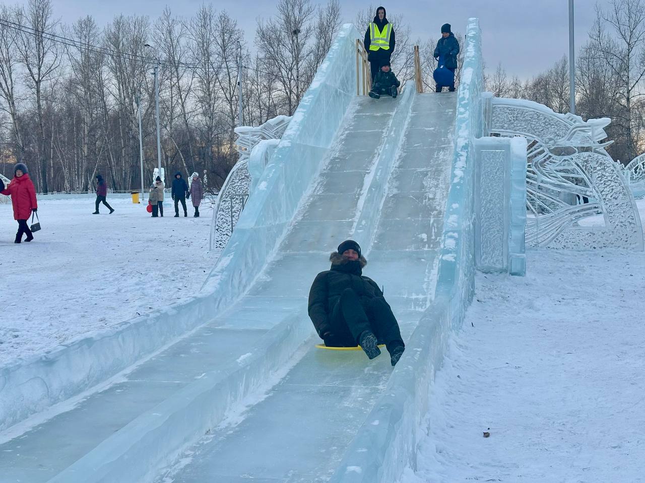 Ледовый городок открыт