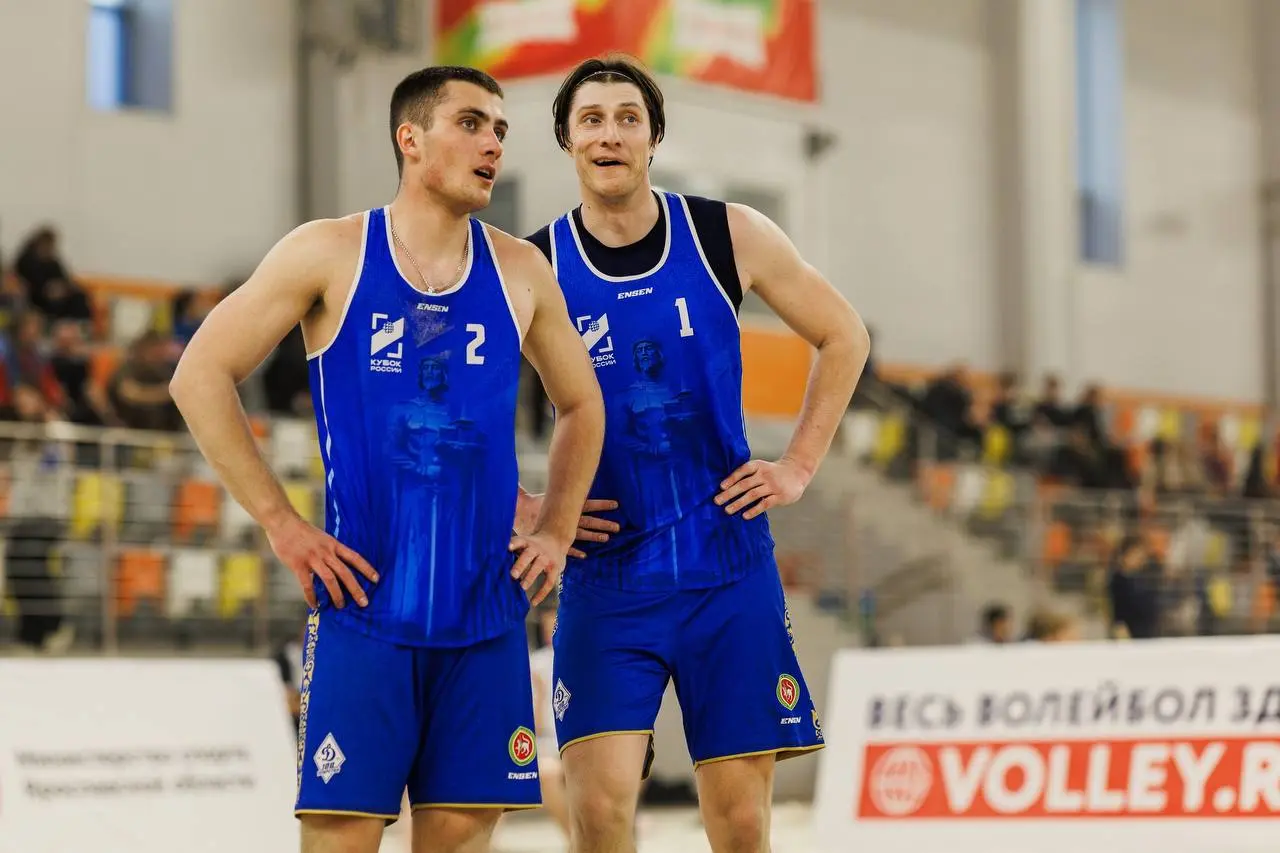 Спортивный матч по волейболу в 1/4 финала