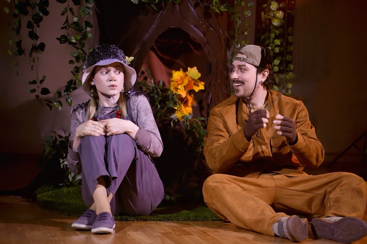 Спектакль 'Сказка о дружбе' про Ежика и Медвежонка