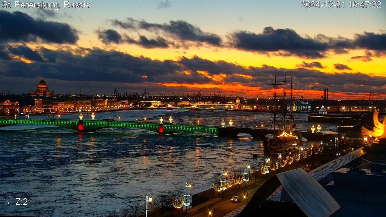 Новогодняя подсветка Дворцового и Троицкого мостов