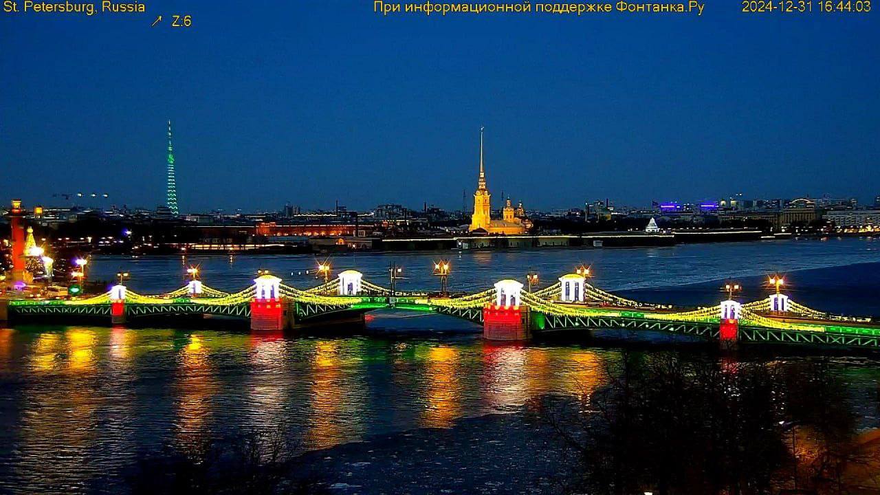 Новогодняя подсветка Дворцового и Троицкого мостов