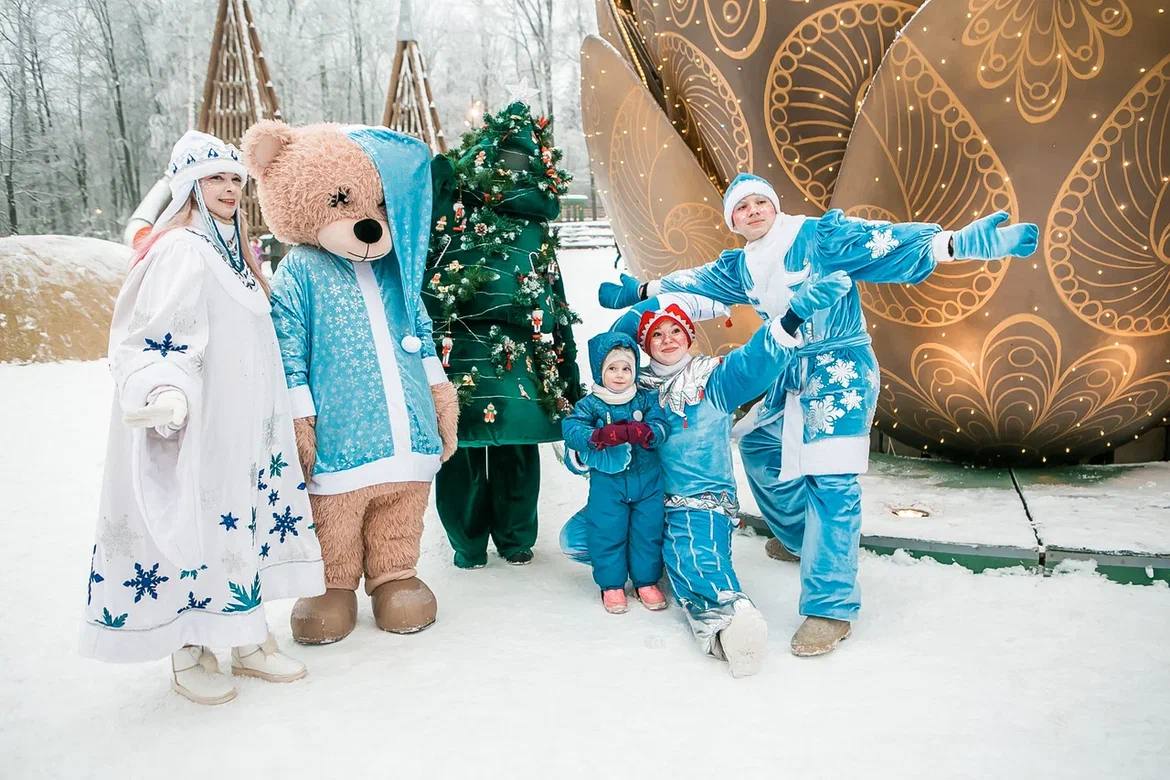 Дедушка Мороз приходит к детям