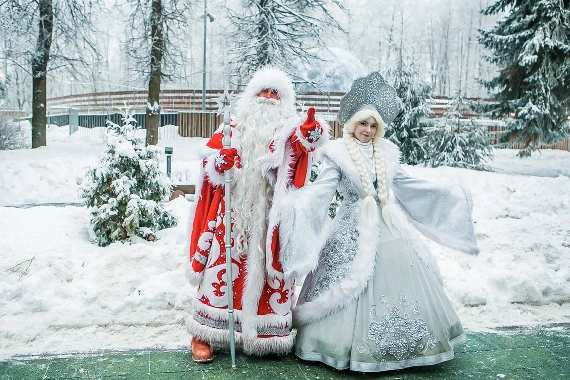 Дедушка Мороз приходит к детям