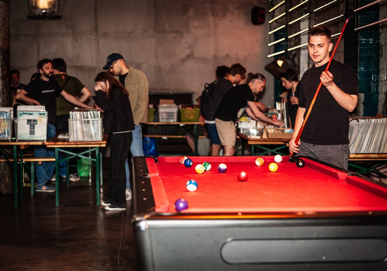 Благотворительный маркет виниловых пластинок ВИНИЛ МНЕ МИЛ