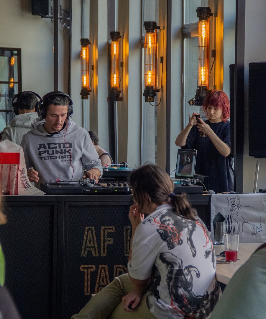 Благотворительный маркет виниловых пластинок ВИНИЛ МНЕ МИЛ