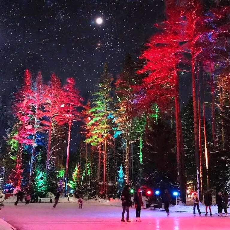 Топ мест для тех, у кого всё ещё нет новогоднего настроения