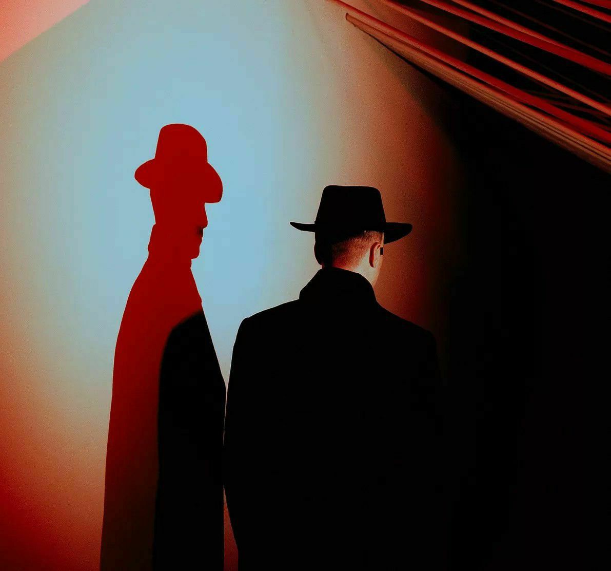 БОЙ С ТЕНЬЮ