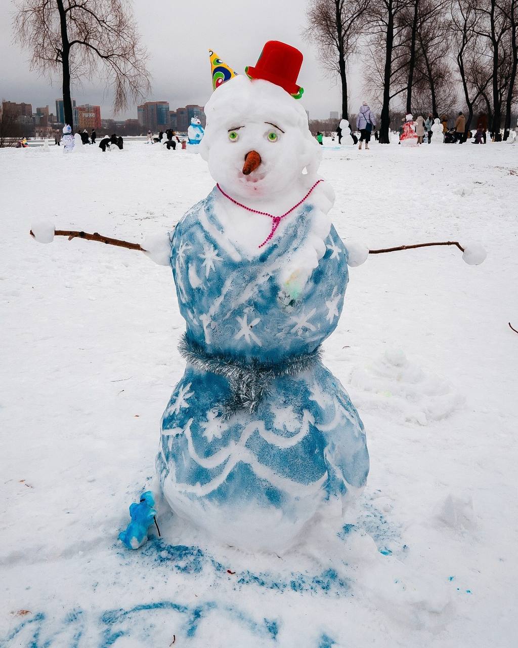 Забавные и оригинальные снеговики в парке «Арена»
