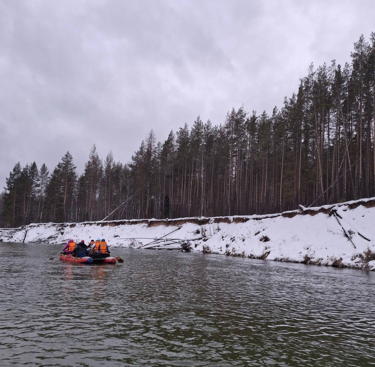 Зимний сплав по реке