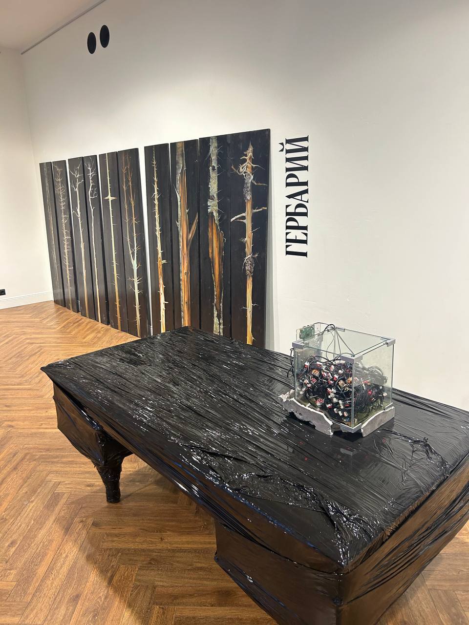 Выставка «Гербарий» в Love Enriches gallery