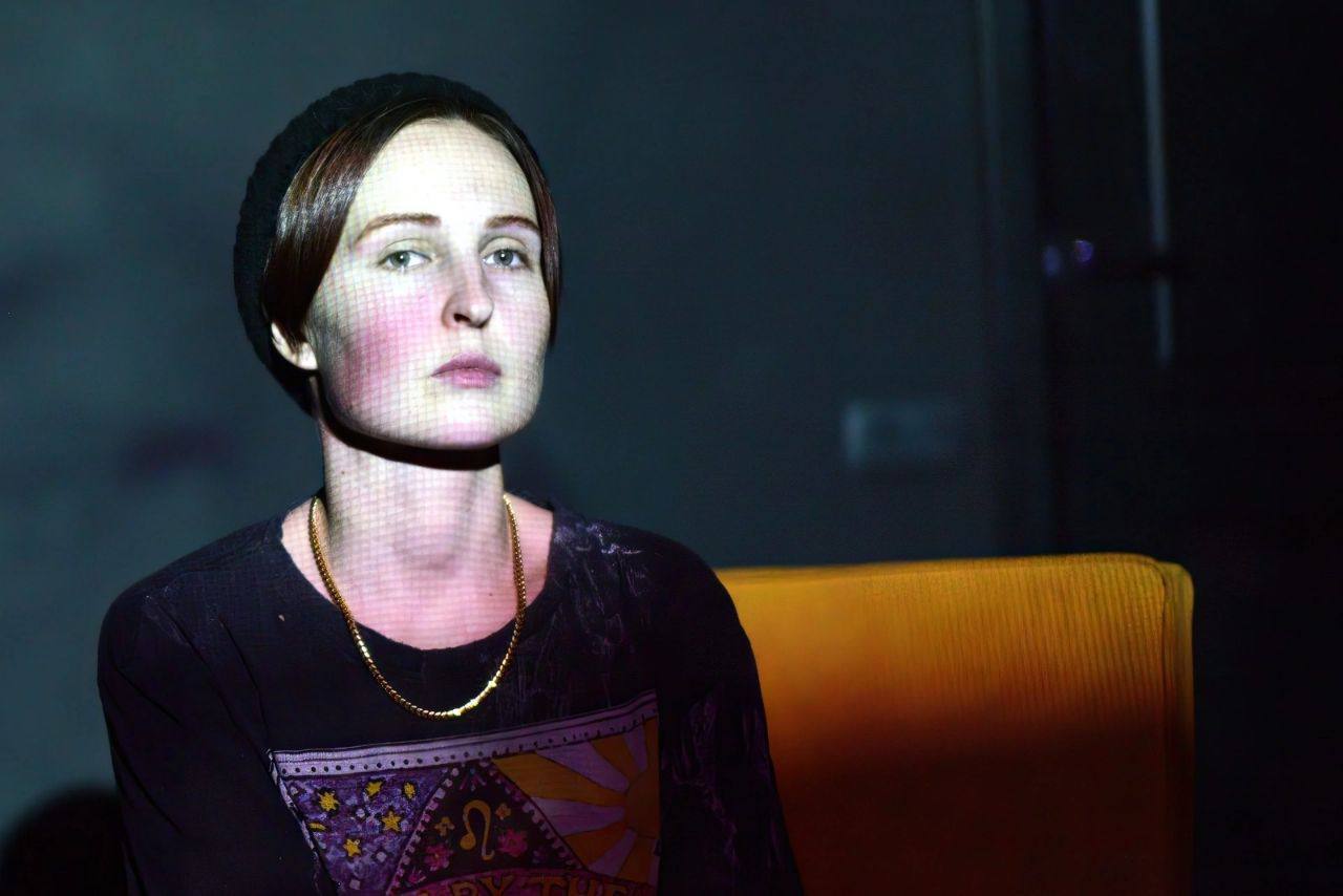 Моноспектакль Дарьи Зыряновой по роману Э. Ажара «Вся жизнь впереди»