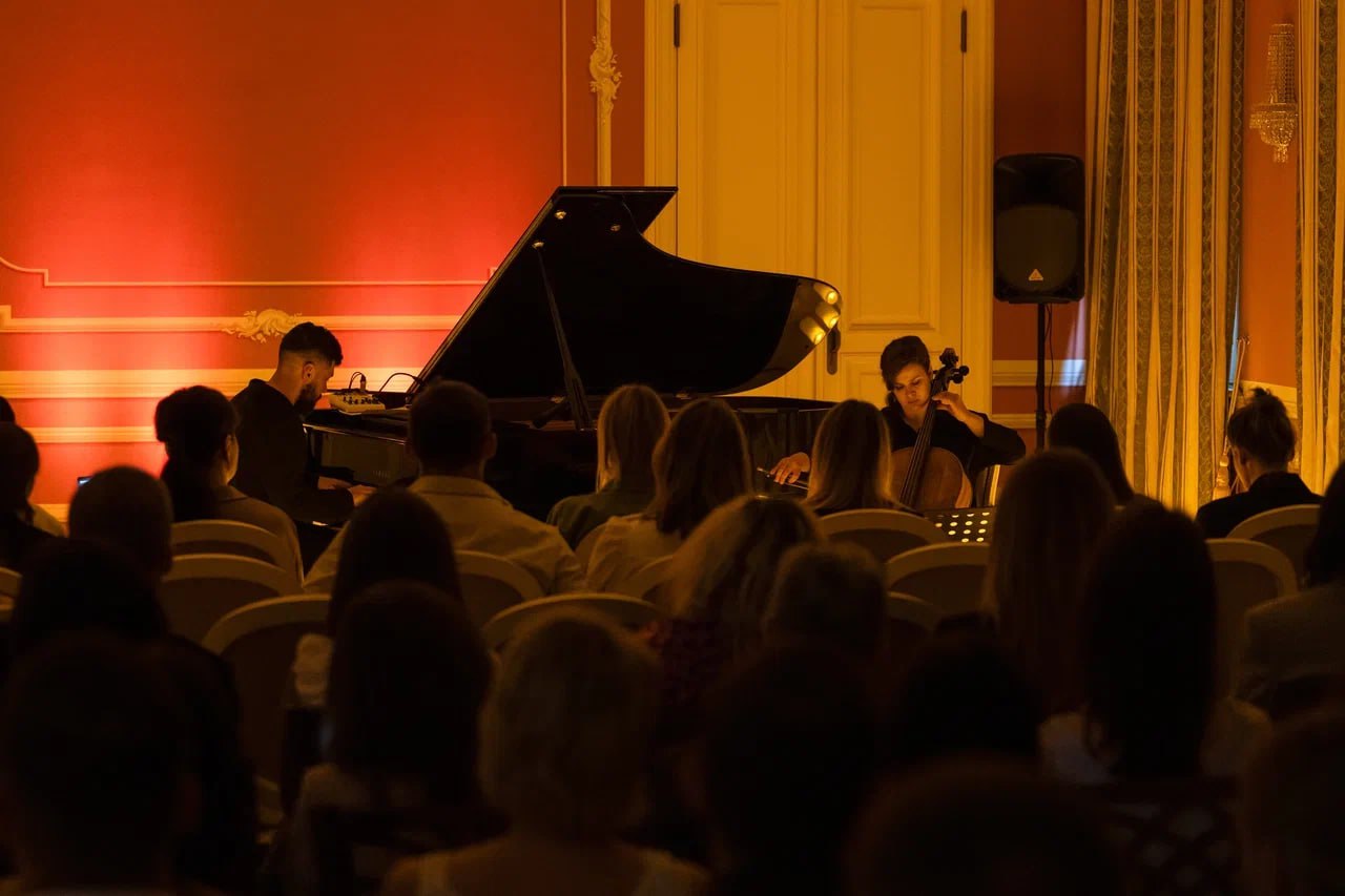 Джаз во дворце: Магия музыки в сиянии тысячи свечей