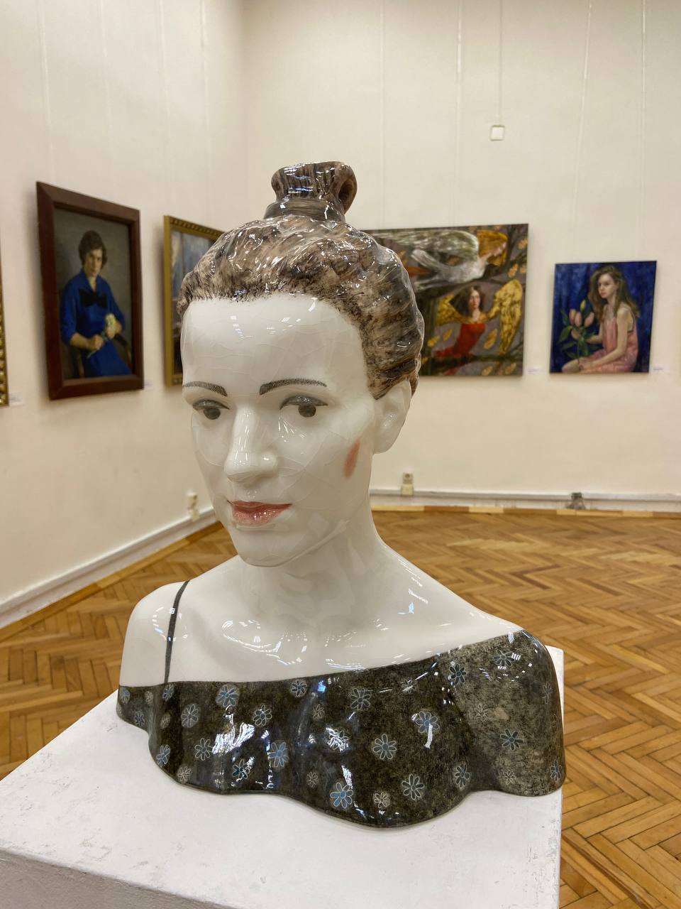 Выставка женского портрета «Татьянин день»