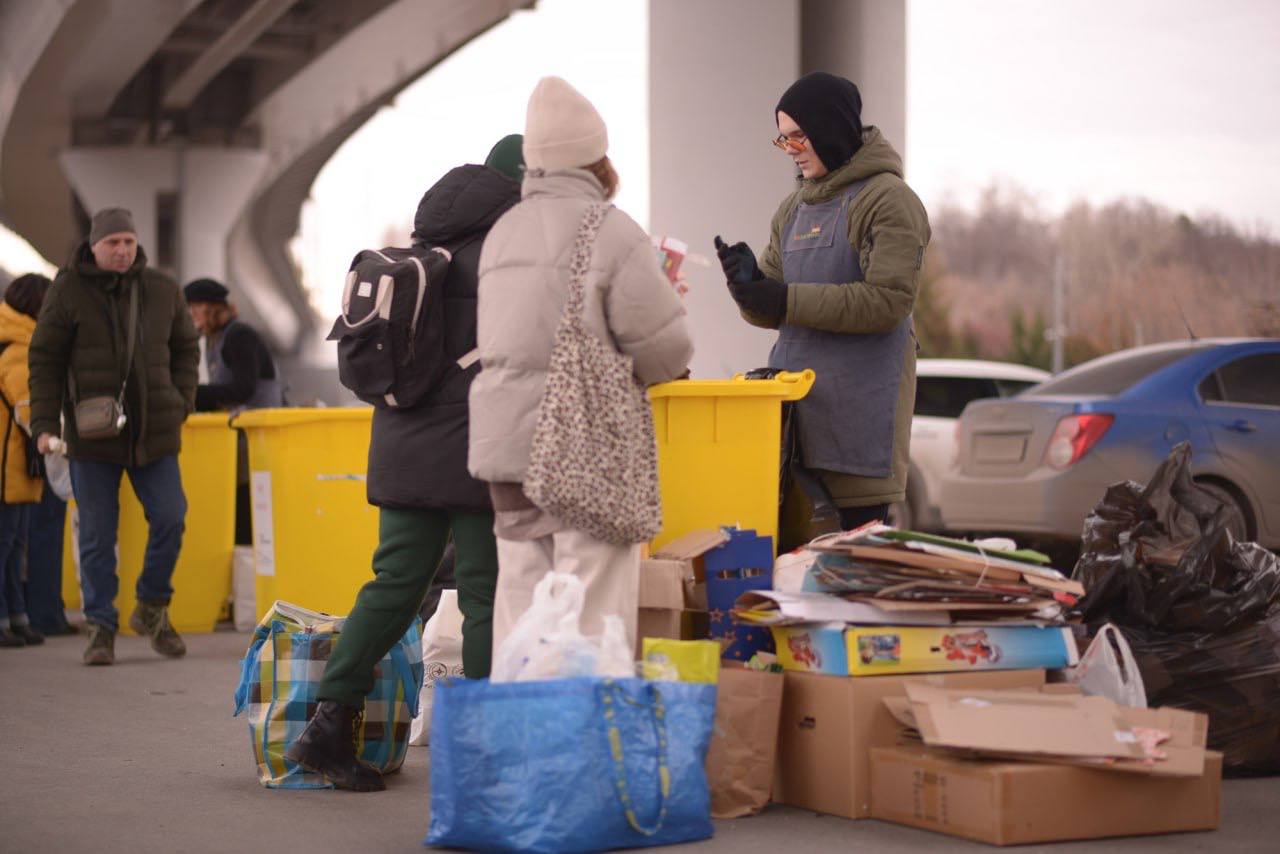 Мобильный пункт приема вторсырья и одежды