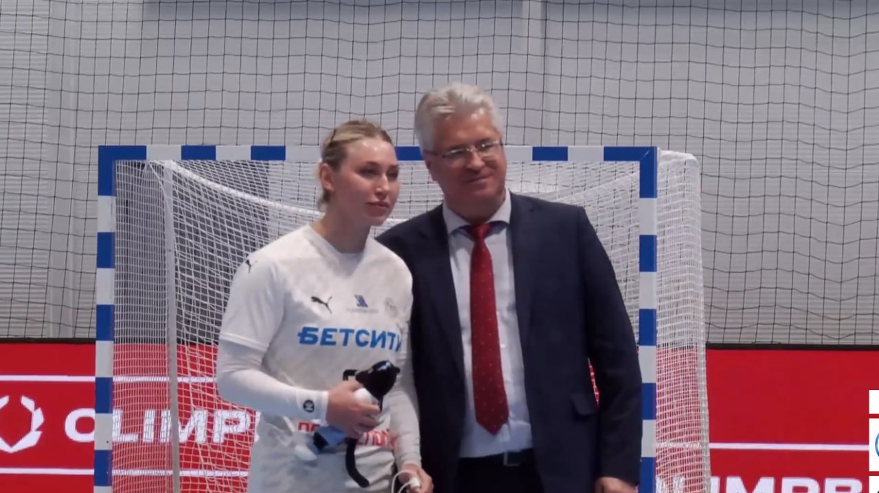 Гандболистки Динамо-Синары против Ростов-Дона