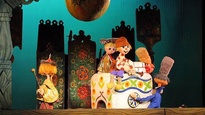Сказки в передвижных кукольных теремах
