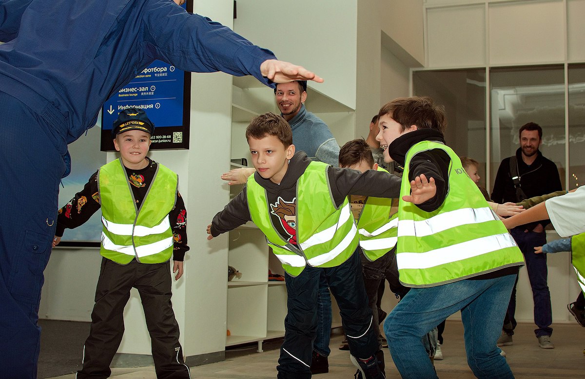 Интерактивная познавательная экскурсия-занятие: Авиаторы и их профессии + авиатренажер