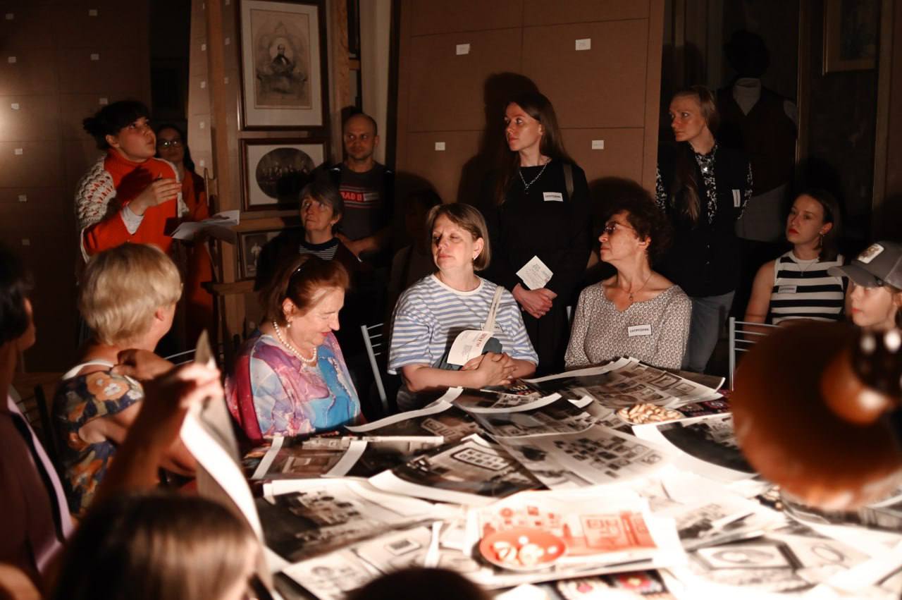 Розыгрыш двух пригласительных билетов на спектакль «Музейное путешествие «Здесь и тут»