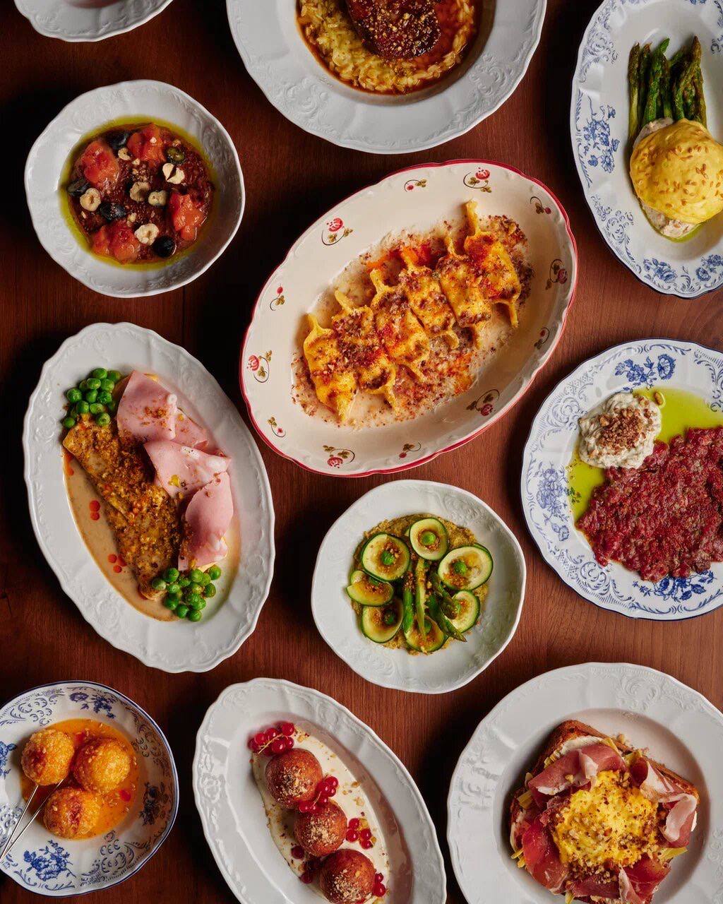 Ужин с вином и пастой