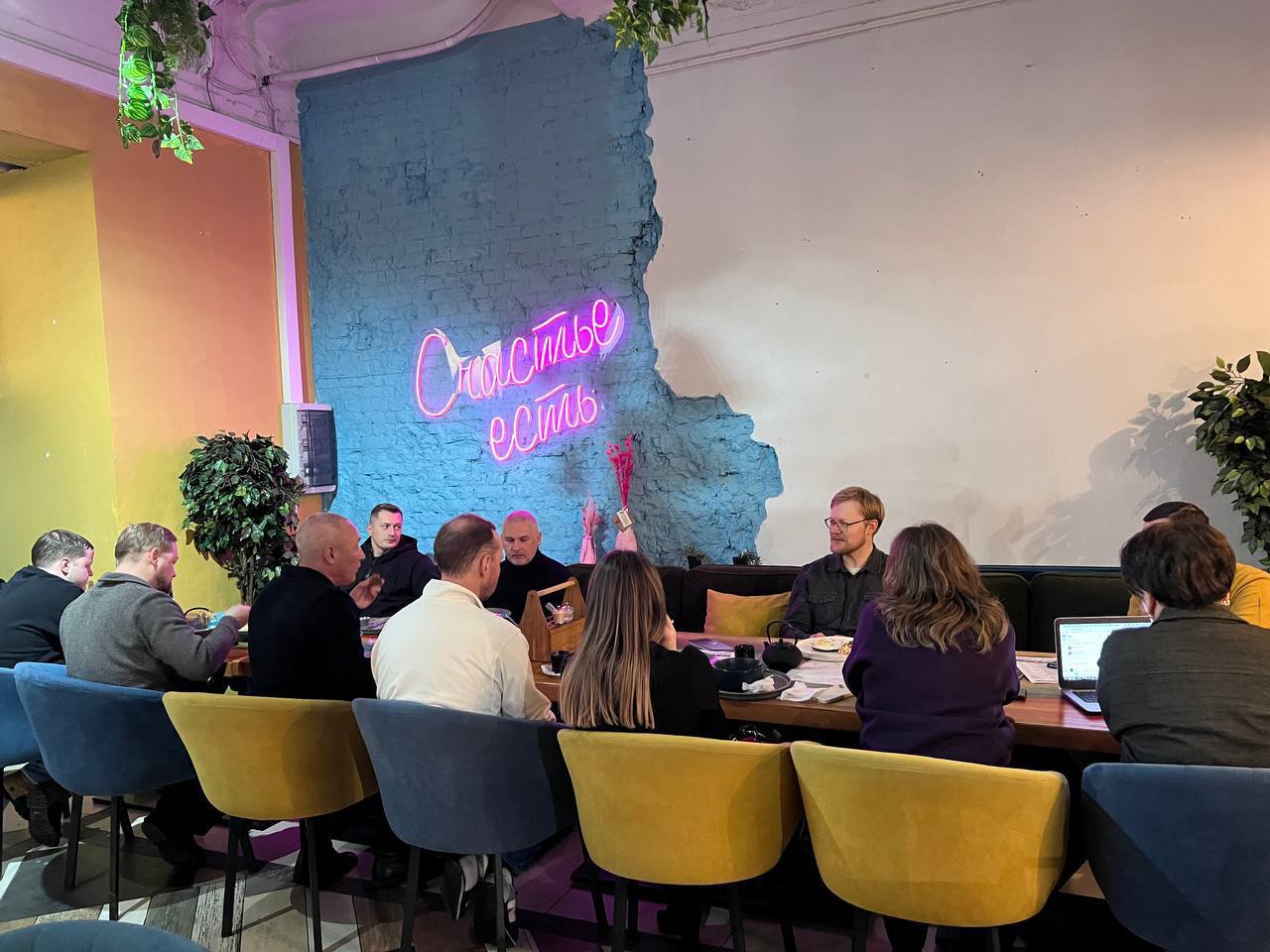 Бизнес-ланч опоровцев