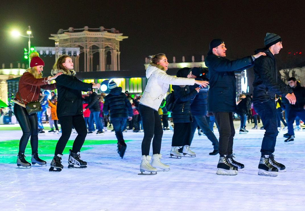 Катки для студентов и Татьян