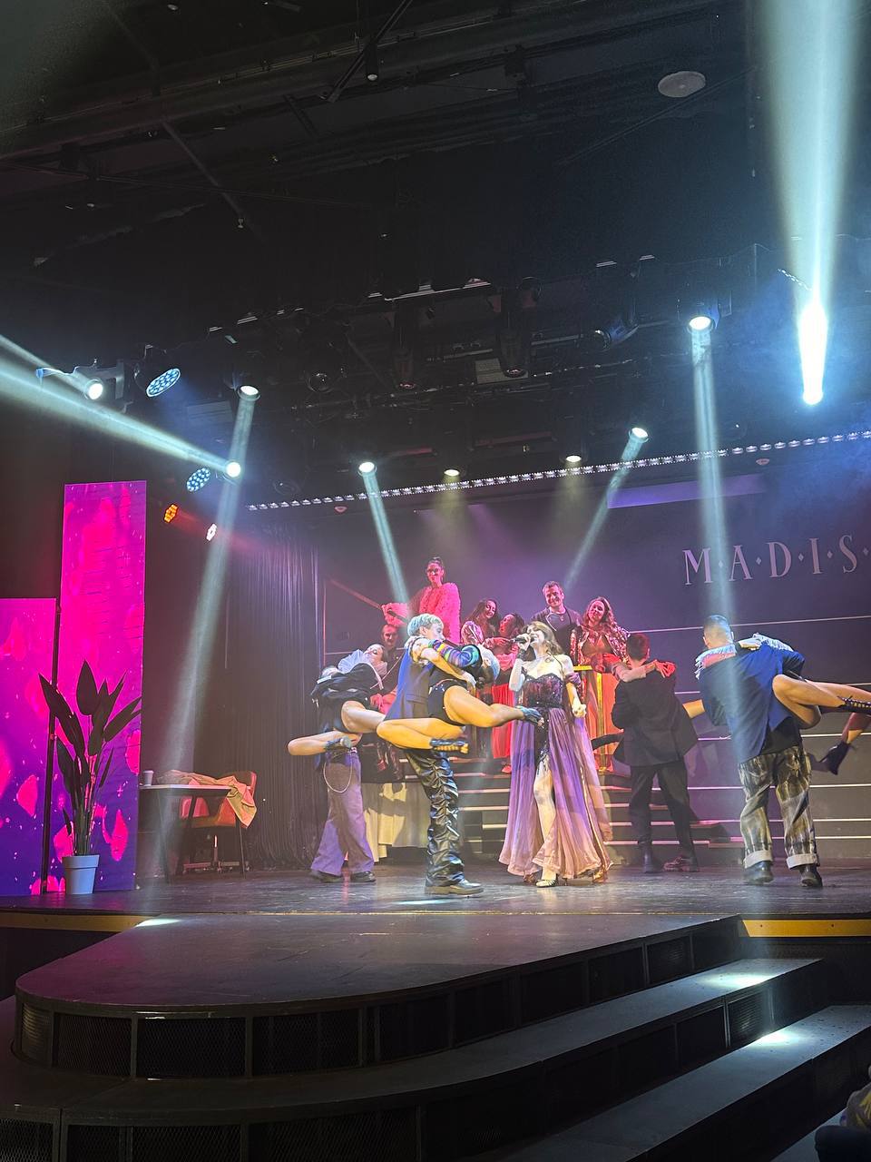 Танцевально-гастрономическое шоу «Секрет счастья»