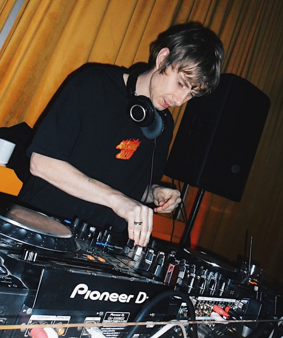 Вечеринка в баре с бильярдом Solids