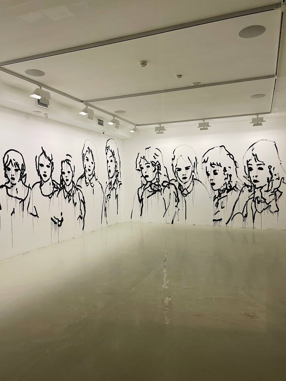 Выставка Михаила Левиуса «Город потерянных детей»