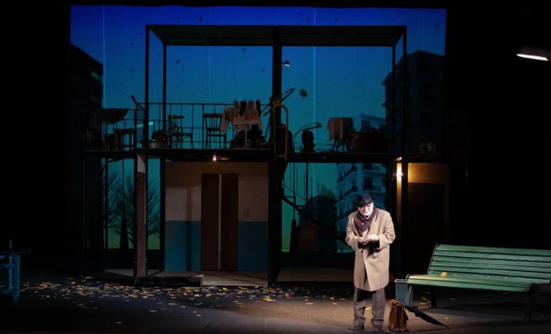 Бульвар надежд в осенних листьях