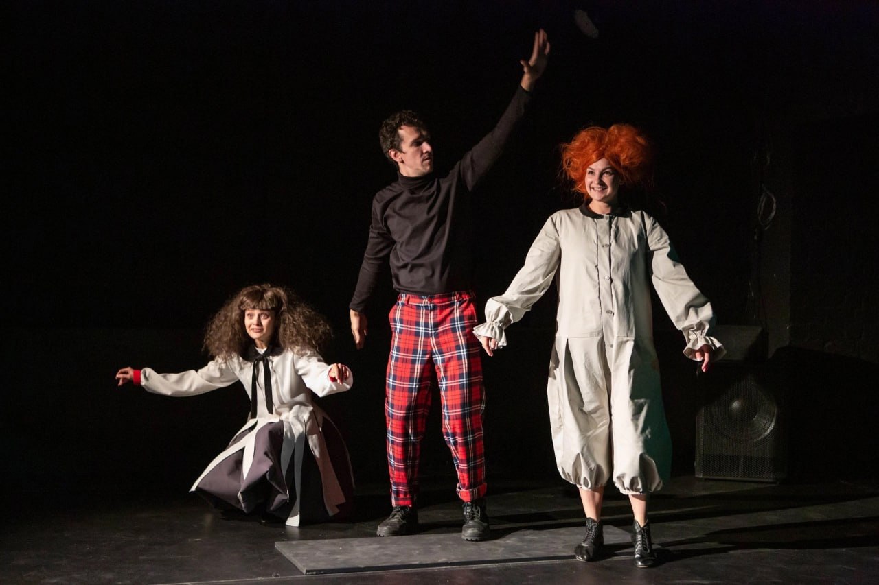 Спектакль-терапия "За белым кроликом"