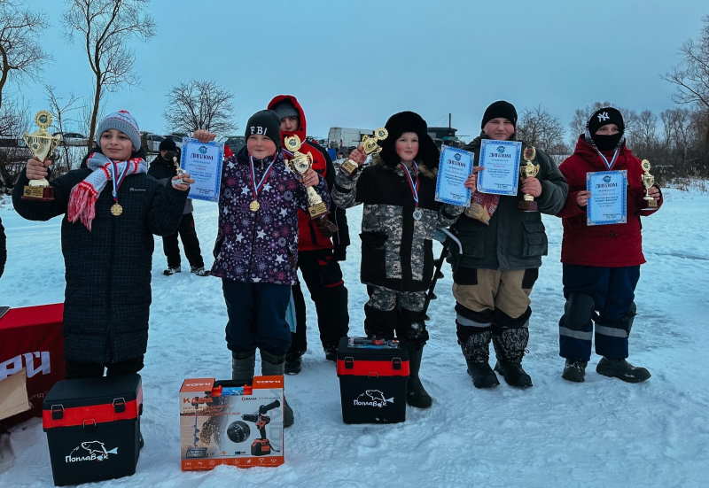 Юный рыболов