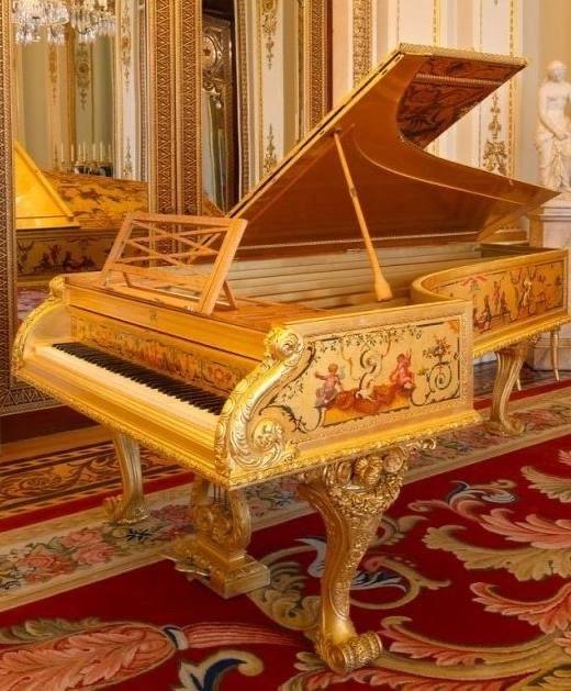 Ювелирная выставка «Сокровища Петербурга»