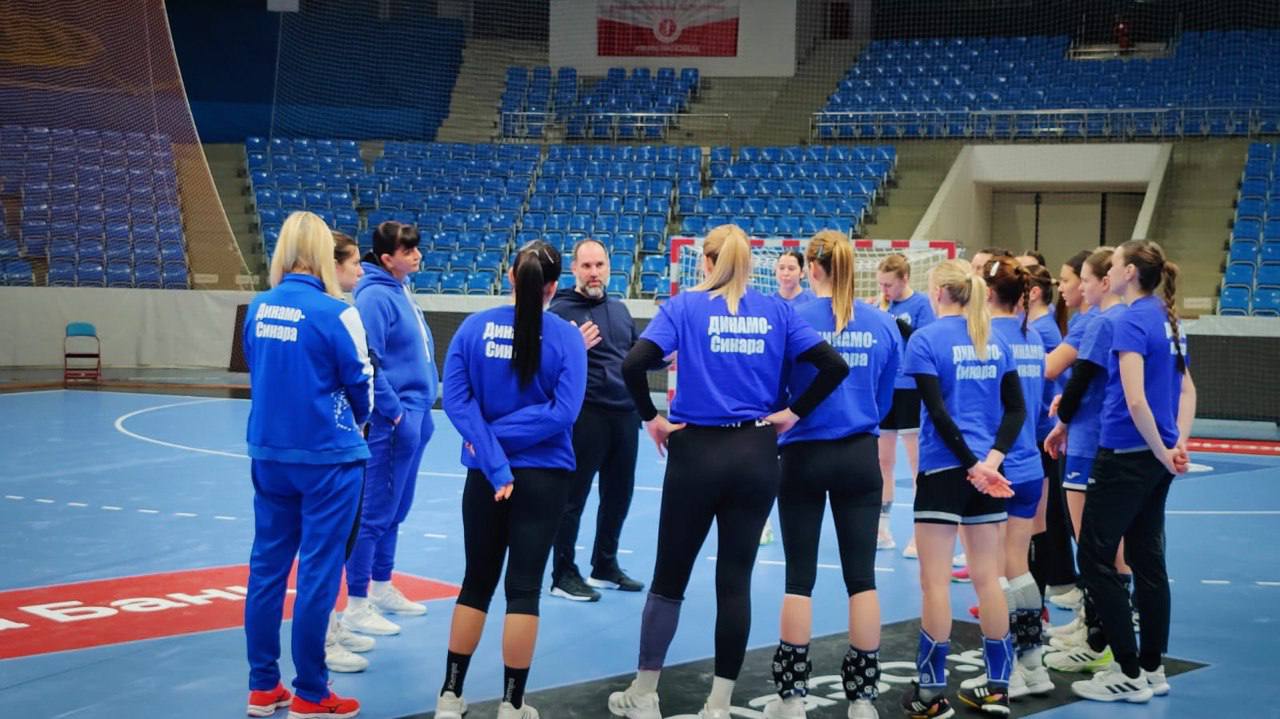 Гандболистки Динамо-Синара