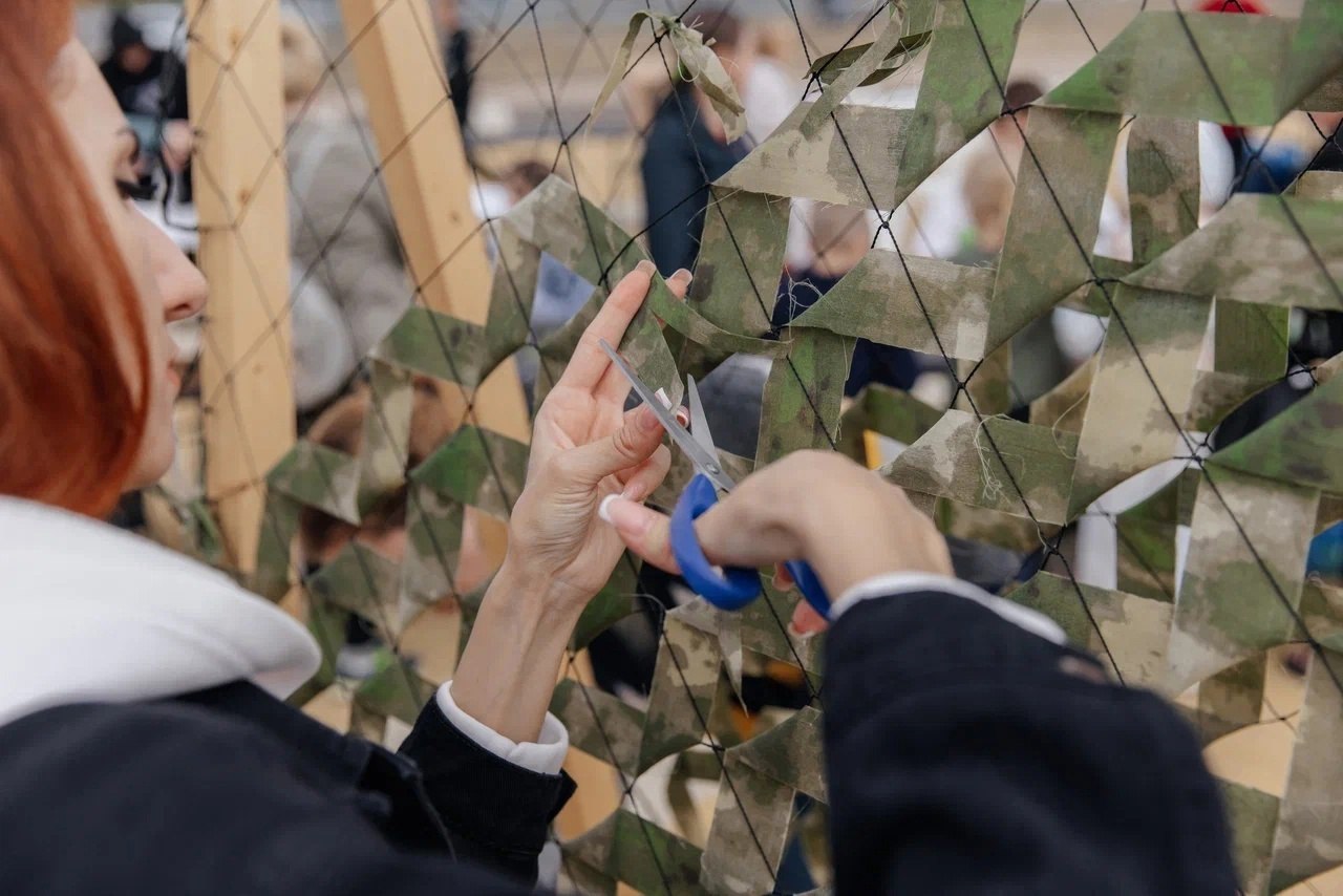 Создание камуфляжных маскировочных сетей для участников СВО