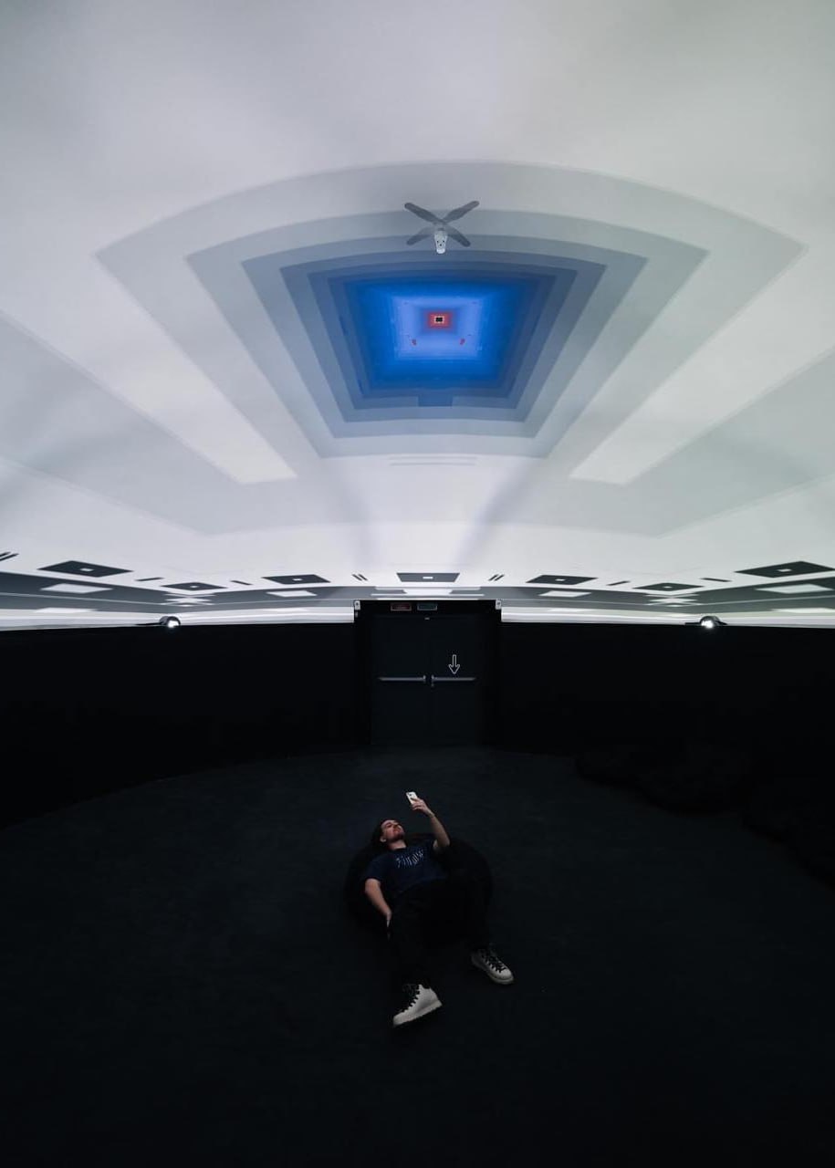 Выставка работы Александры Гарт «Постоянство веселья и грязи»