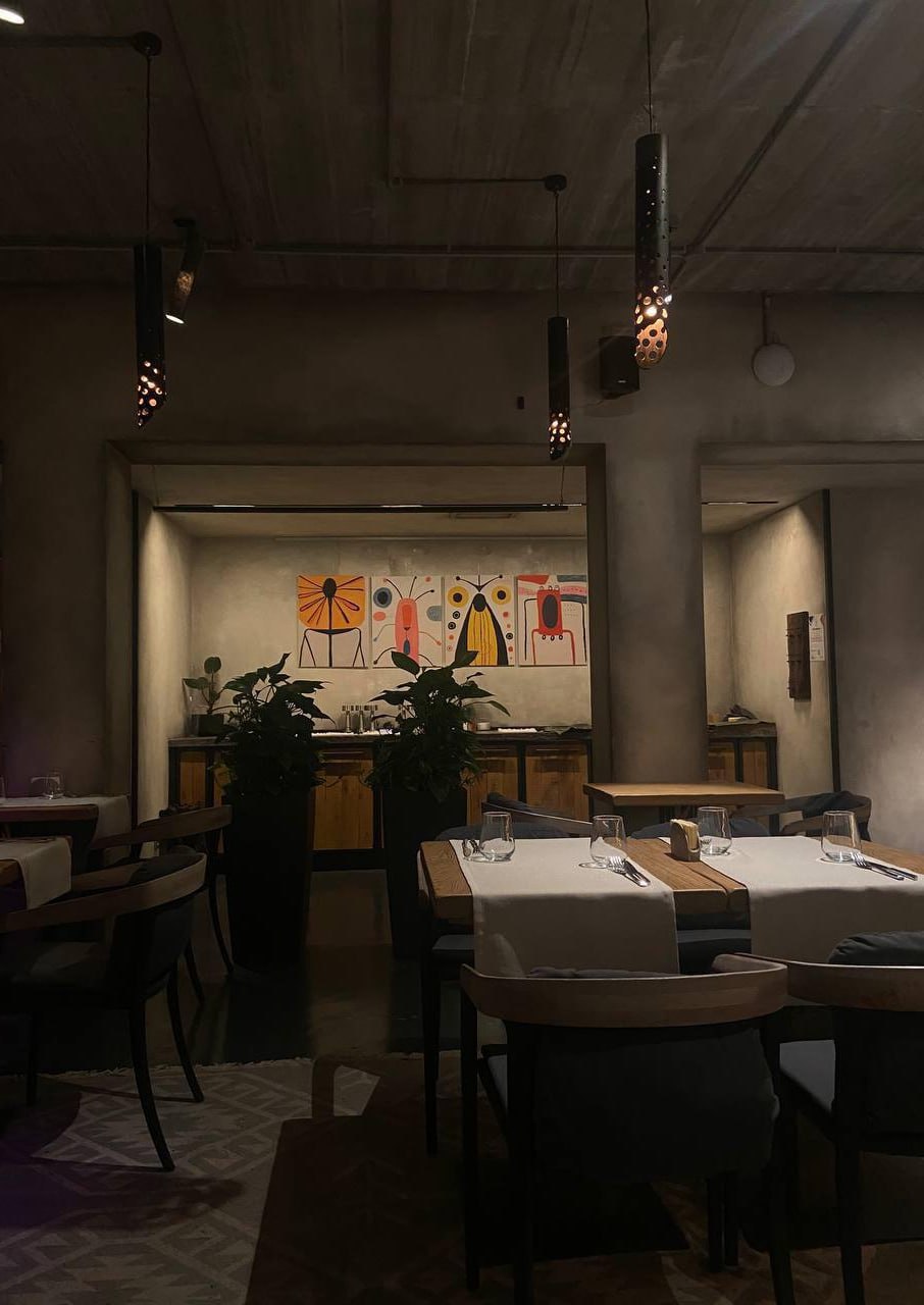 Выставка работы Александры Гарт «Постоянство веселья и грязи»