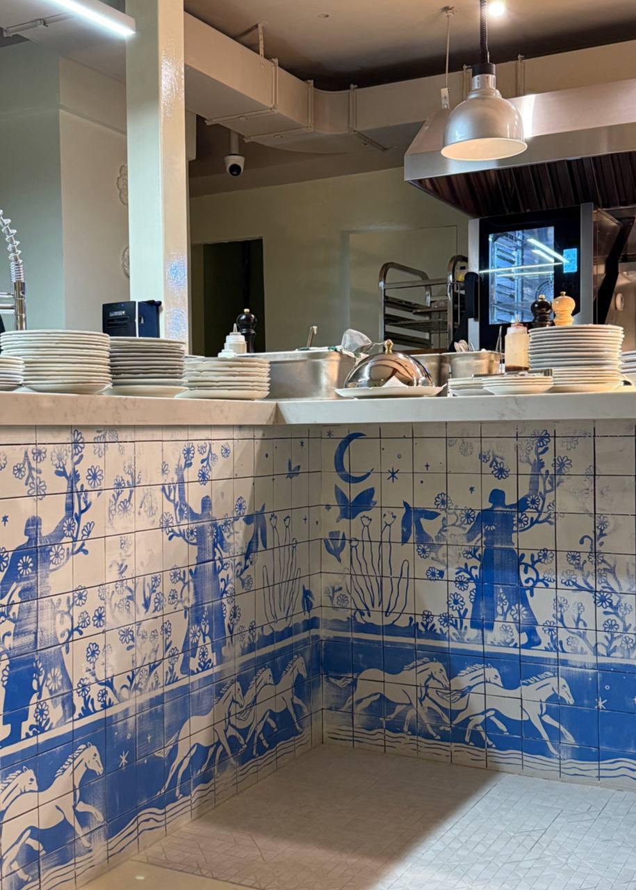 Выставка работы Александры Гарт «Постоянство веселья и грязи»