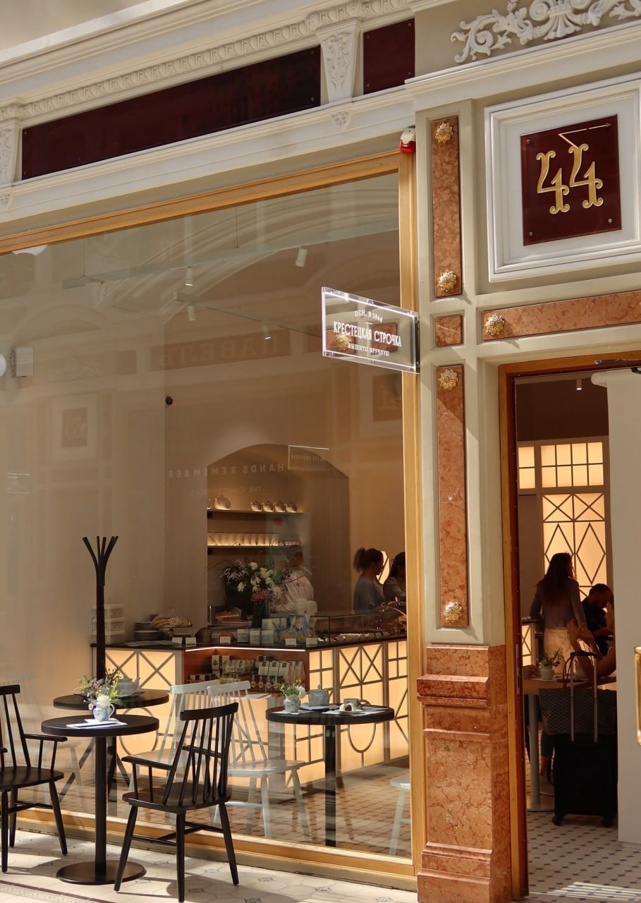 Выставка работы Александры Гарт «Постоянство веселья и грязи»