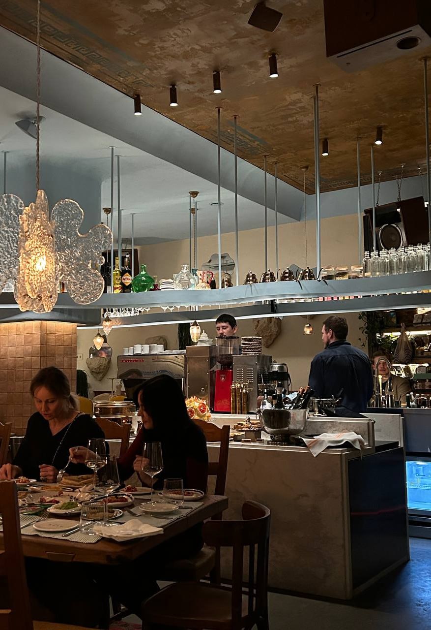 Выставка работы Александры Гарт «Постоянство веселья и грязи»