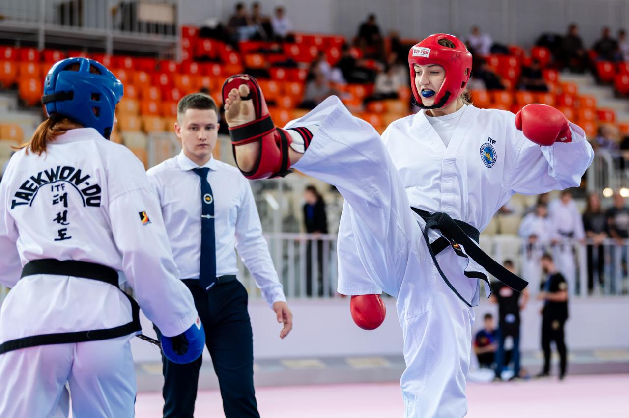 Соревнования по тхэквондо