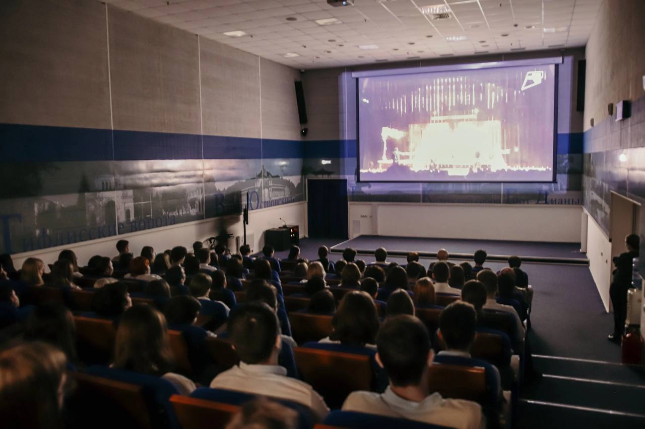 Показ видеоверсии спектакля «Дядя Ваня»