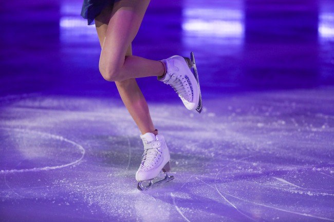 В мэрии Омска прокомментировали видео с пинком юной фигуристки тренером